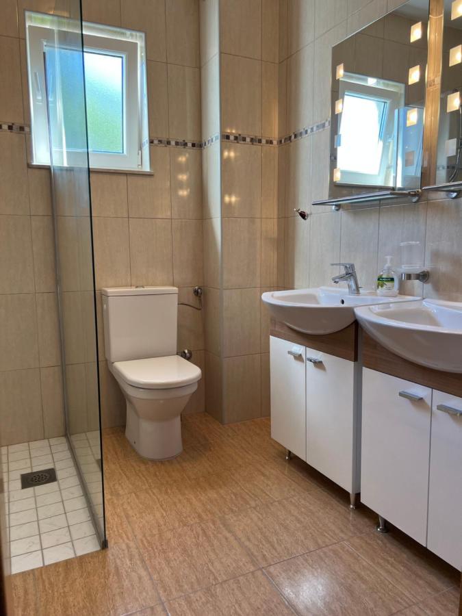 Apartments Angela Цезарица Екстериор снимка