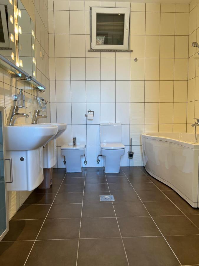 Apartments Angela Цезарица Екстериор снимка