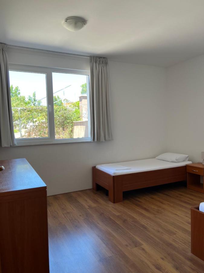 Apartments Angela Цезарица Екстериор снимка