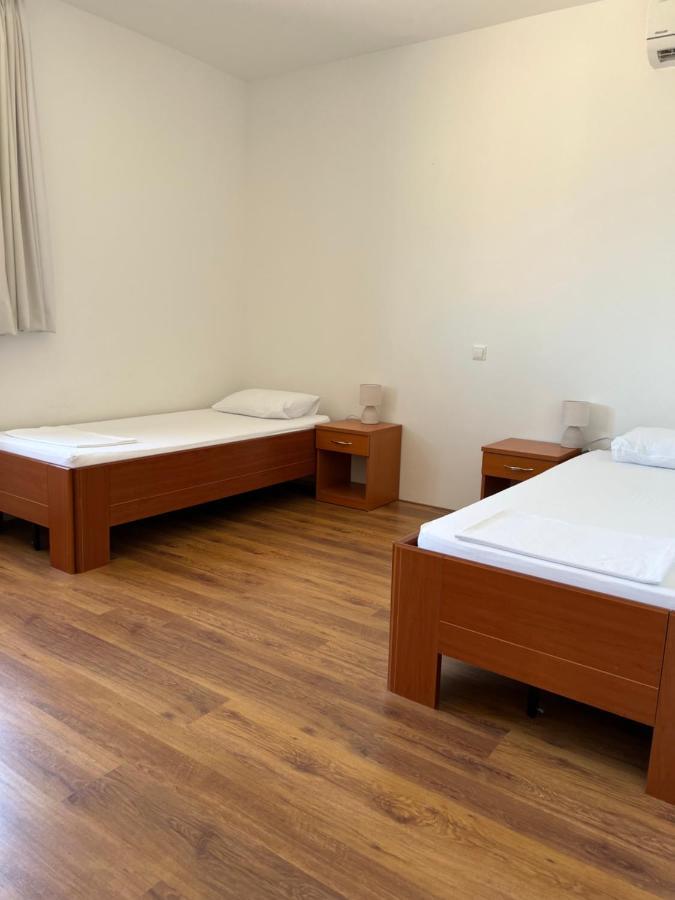 Apartments Angela Цезарица Екстериор снимка