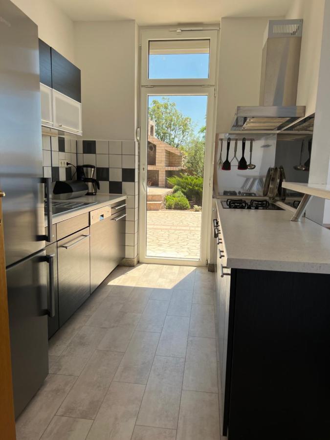 Apartments Angela Цезарица Екстериор снимка