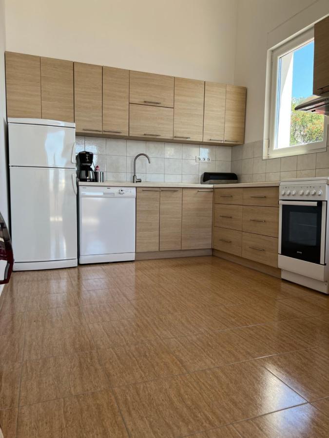Apartments Angela Цезарица Екстериор снимка