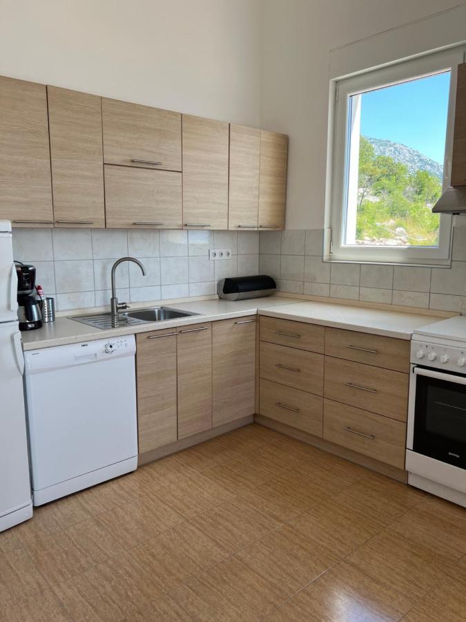 Apartments Angela Цезарица Екстериор снимка